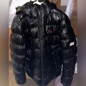 POINT ZERO- Heat Retention Black Puffer.